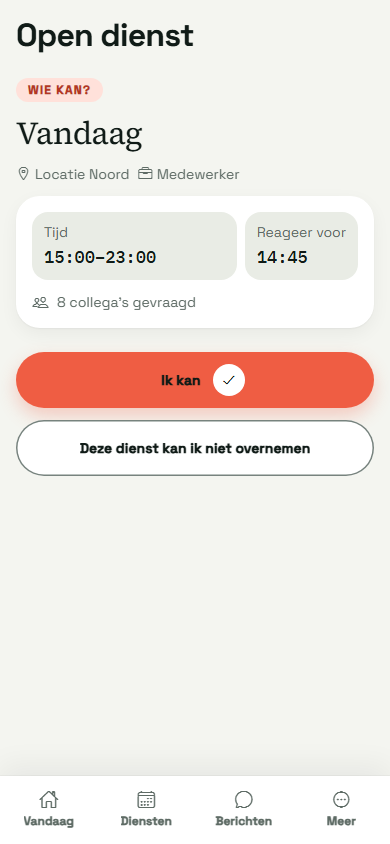 Echt InvalDirect-medewerkersscherm: open dienst, tijd, locatie en de reactieknop. Voorbeeldgegevens.